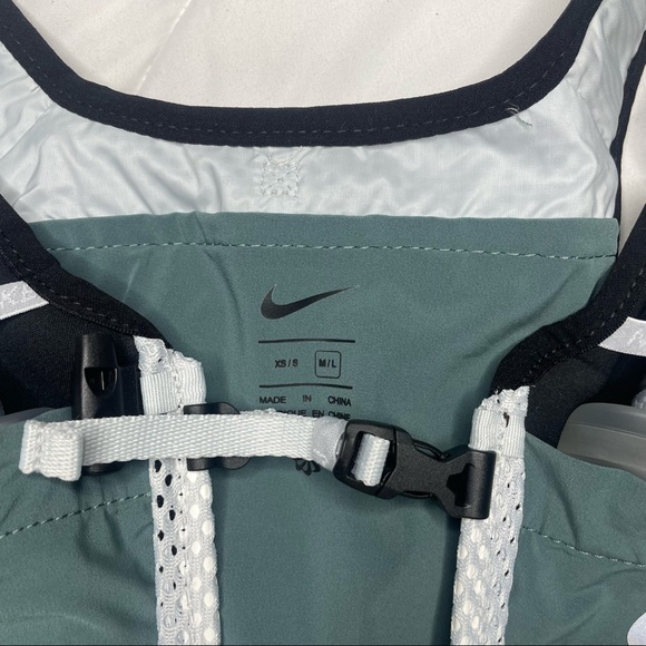 New Women Kiger Running Vest 4.0
Medium/Large
Hasta/Black/Pure Platinum/Silver - Picture 11 of 15